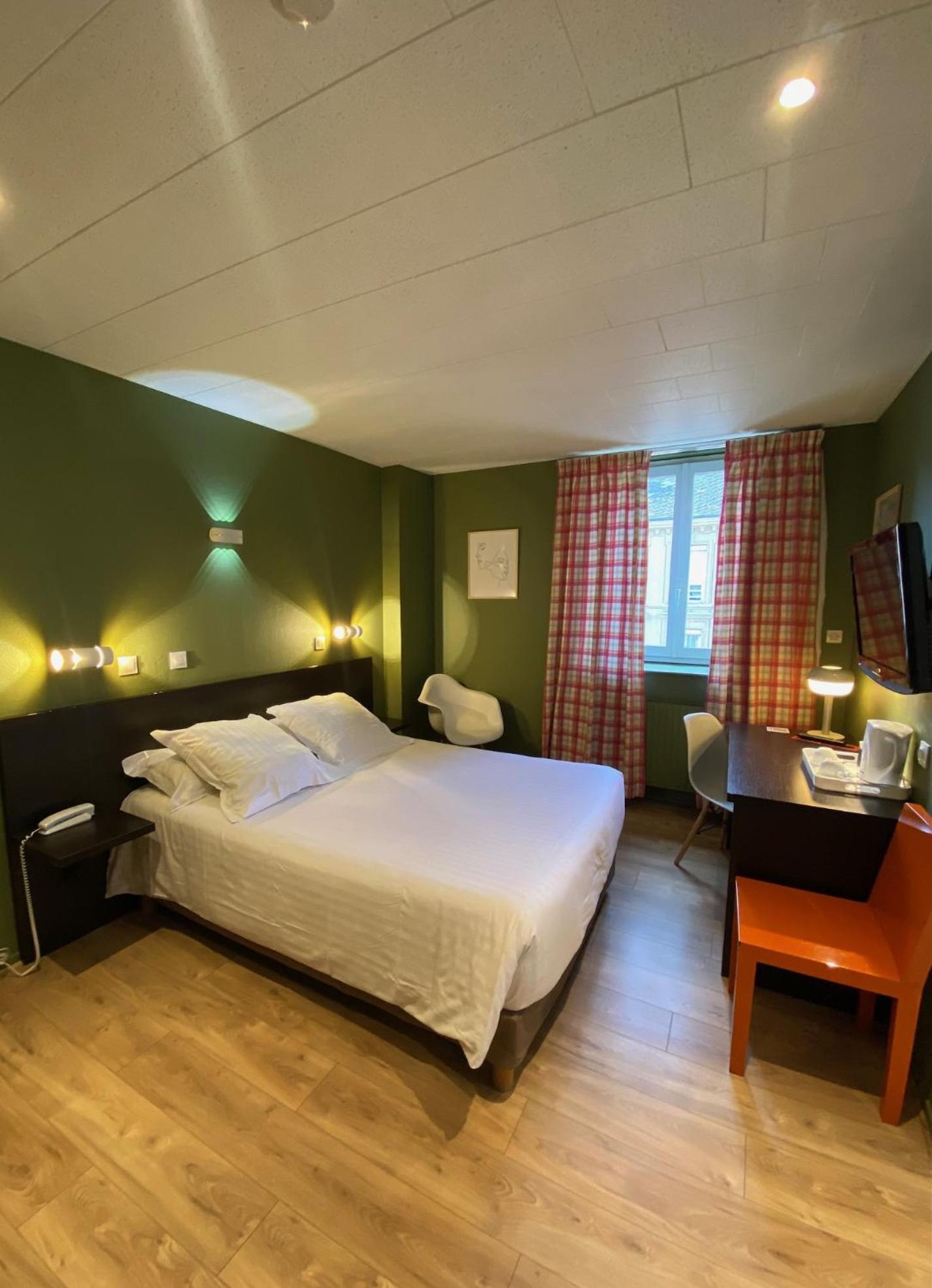 Hotel Le Pelican Charleville-Mezieres Exterior photo