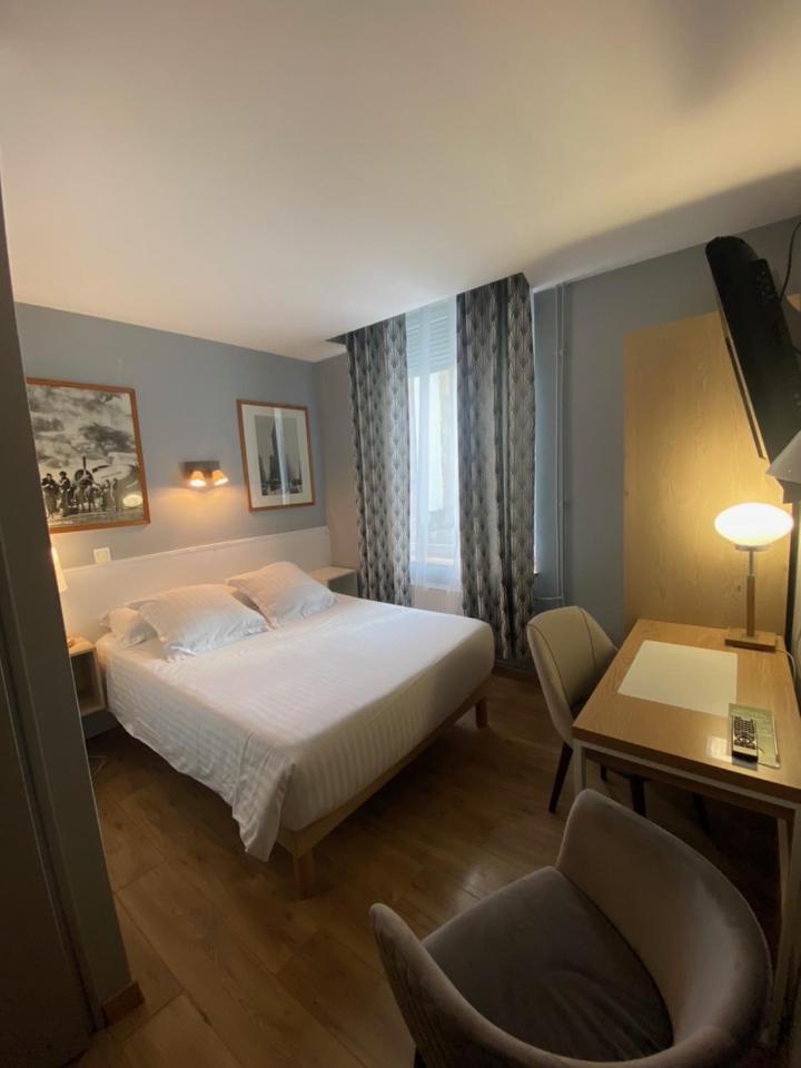 Hotel Le Pelican Charleville-Mezieres Exterior photo