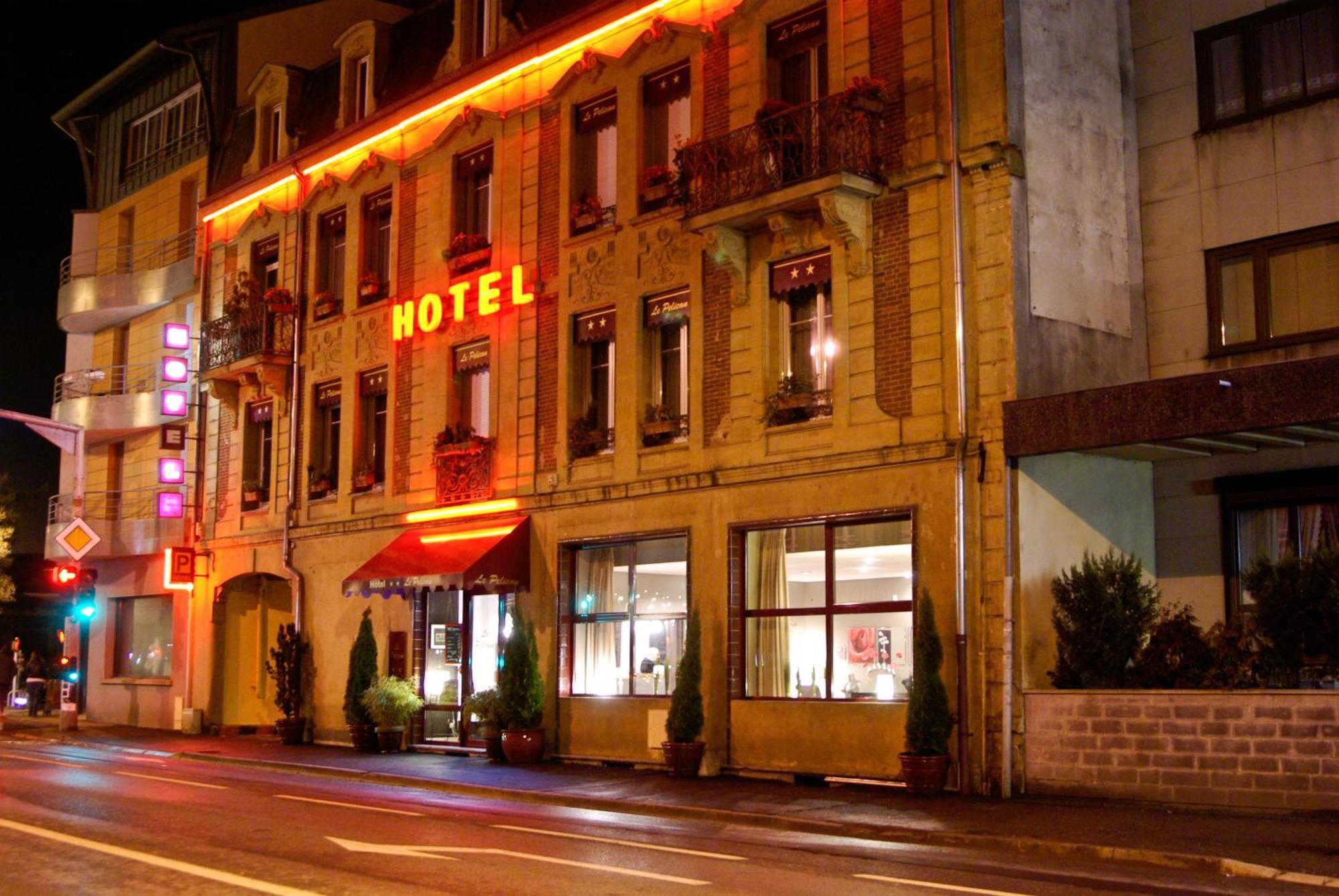 Hotel Le Pelican Charleville-Mezieres Exterior photo